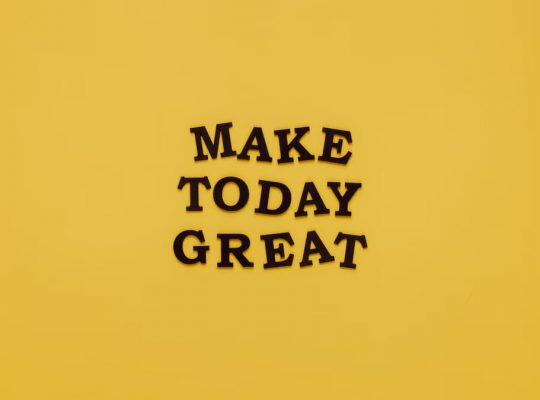 Simple and motivational quote 'Make Today Great' on a minimalist yellow background for inspiration.